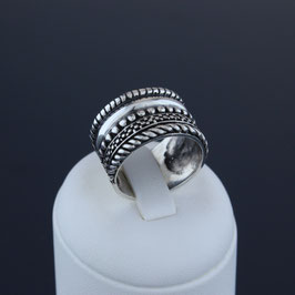 Ring aus geschwärztem 925-Sterlingsilber