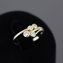 Ring aus 333-Gelbgold und Zirkonia