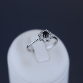 Ring aus rhodiniertem 925-Sterlingsilber, Safir und Zirkonia