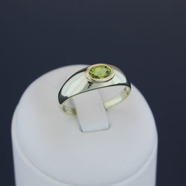 Ring aus 333-Gelbgold und Peridot