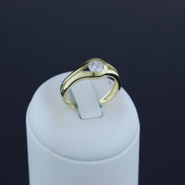 Ring aus 333-Gelbgold und Zirkonia