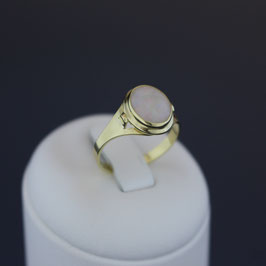 Ring aus 333-Gelbgold und Opal