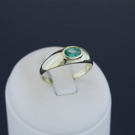 Ring aus 333-Gelbgold und Smaragd