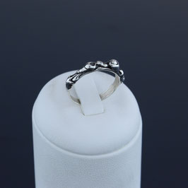 Ring aus geschwärztem 925-Sterlingsilber