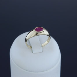 Ring aus 585-Gelbgold und Rubin