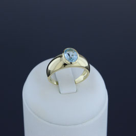 Ring aus 333-Gelbgold und Blautopas