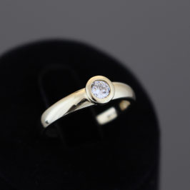 Ring aus 333-Gelbgold und Zirkonia