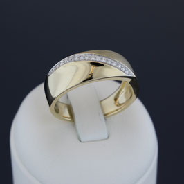 Ring aus 585-Gelbgold und Brillant (0,14 ct., W, si)