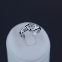 Ring aus rhodiniertem 925-Sterlingsilber und Zirkonia