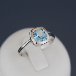 Ring aus rhodiniertem 925-Sterlingsilber und Blautopas