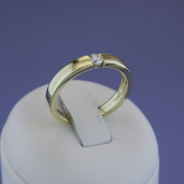 Ring aus 585-Gelbgold und Brillant