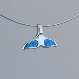 Anhänger „Walfluke“ aus rhodiniertem 925-Sterlingsilber und synthetischem Opal
