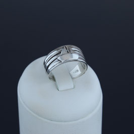 Ring aus geschwärztem 925-Sterlingsilber