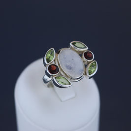 Ring aus 925-Sterlingsilber, Mondstein, Peridot und Granat