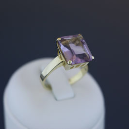 Ring aus 333-Gelbgold und Amethyst