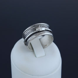 Ring aus geschwärztem 925-Sterlingsilber