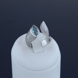 Ring aus rhodiniertem 925-Sterlingsilber und Blautopas