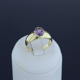 Ring aus 333-Gelbgold und Amethyst