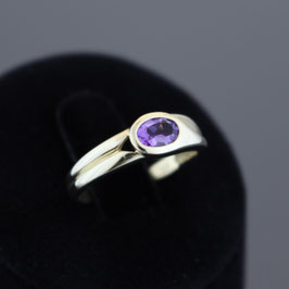 Ring aus 333-Gelbgold und Amethyst