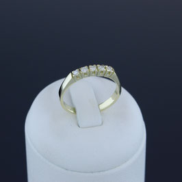 Ring aus 585-Gelbgold und Brillant (0,2 ct., W, si)