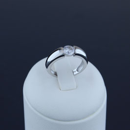 Ring aus rhodiniertem 925-Sterlingsilber und Zirkonia