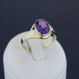 Ring aus 333-Gelbgold und Amethyst