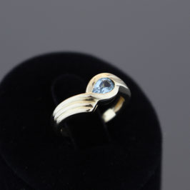 Ring aus 333-Gelbgold und Blautopas