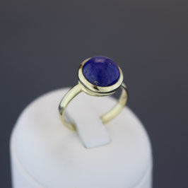 Ring aus 333-Gelbgold und Lapislazuli