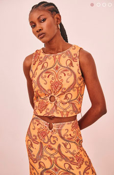 TOP CROP ESTAMPADO CON HEBILLA CENTRAL   REF.  NI.LUISA
