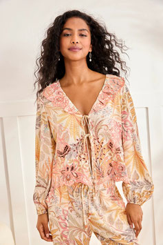 BLUSA VISCOSA ESTAMPADA CON ANUDADO EN CENTRO Y VOLANTES EN ESCOTE        REF. LX.HELENA