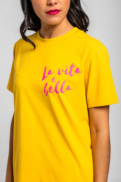 CAMISETA UNISEX AMARILLA CON TEXTO PASTA "DOLCE FAR NIENTE"   REF. SS261407