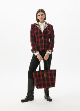 SHOPPER CUADROS CON PARCHE ESCUDO ROJO-NEGRO     REF. LS2504080