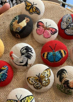 BROCHES BORDADOS VARIOS      REF. 102607