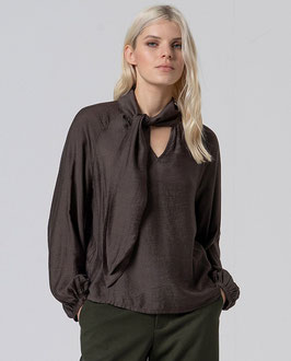 BLUSA CON LAZADA EN EL CUELLO TABACO     REF. 565IRAL125