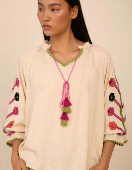 BLUSA CON MANGAS BORDADAS BEIGE     REF. M99B09PXI