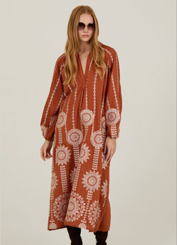 VESTIDO LARGO CON BORDADO EN LUREX Y LENTEJUELA NARANJA    REF. M04V36BTS