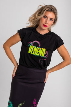 CAMISETA SIN MANGAS CORTE CANALLA NEGRA Y TEXTO VENENO "SNAKE"    REF. SS260702