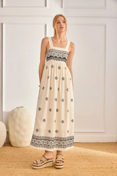VESTIDO LARGO DE LINO CON BORDADOS Y ESCOTE CUADRADO       REF.  LX.URANI