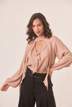BLUSA DE VISCOSA CON CUT OUT EN ESCOTE Y VOLANTES    REF.  NI.WHIMSI
