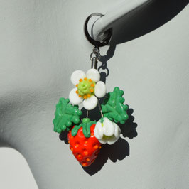 Erdbeerohrringe floral