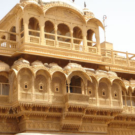 13 nights 14 days tour Rajasthan by car -  New delhi (3) - mandawa (1) - bikaner (1) - Jaisalmer (2) - jodphur (1) - udaipur (2) - pushkar (1) - jaipur (2) - agra (1)