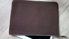 ETUI POUR TABLETTE en cuir aspect gaufré touché peau de pêche
