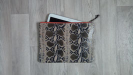 ETUI POUR TABLETTE façon python et veau velours vert olive