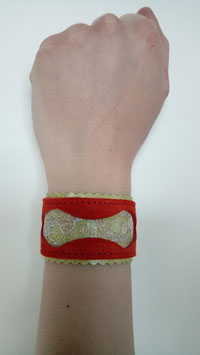 Bracelet cuir de veau velours corail et dentelle