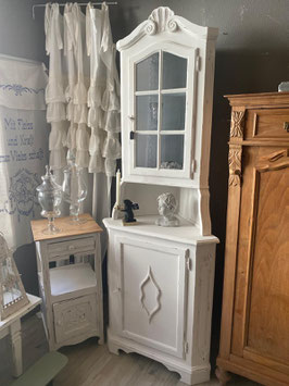 Eckvitrine mit Glasteil