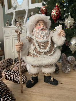 Weihnachtsmann mit Stab und Pelz