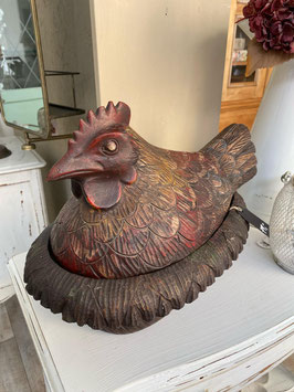 Huhn auf "Nest"- antike Handarbeit