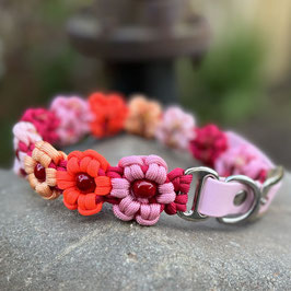 321 - Blume "Rosalie". Halsumfang 36-40 cm.