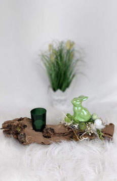 Weinrebe mit grünem Teelichtglas & Keramik-Osterhase