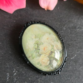 Brosche weiße Rosen